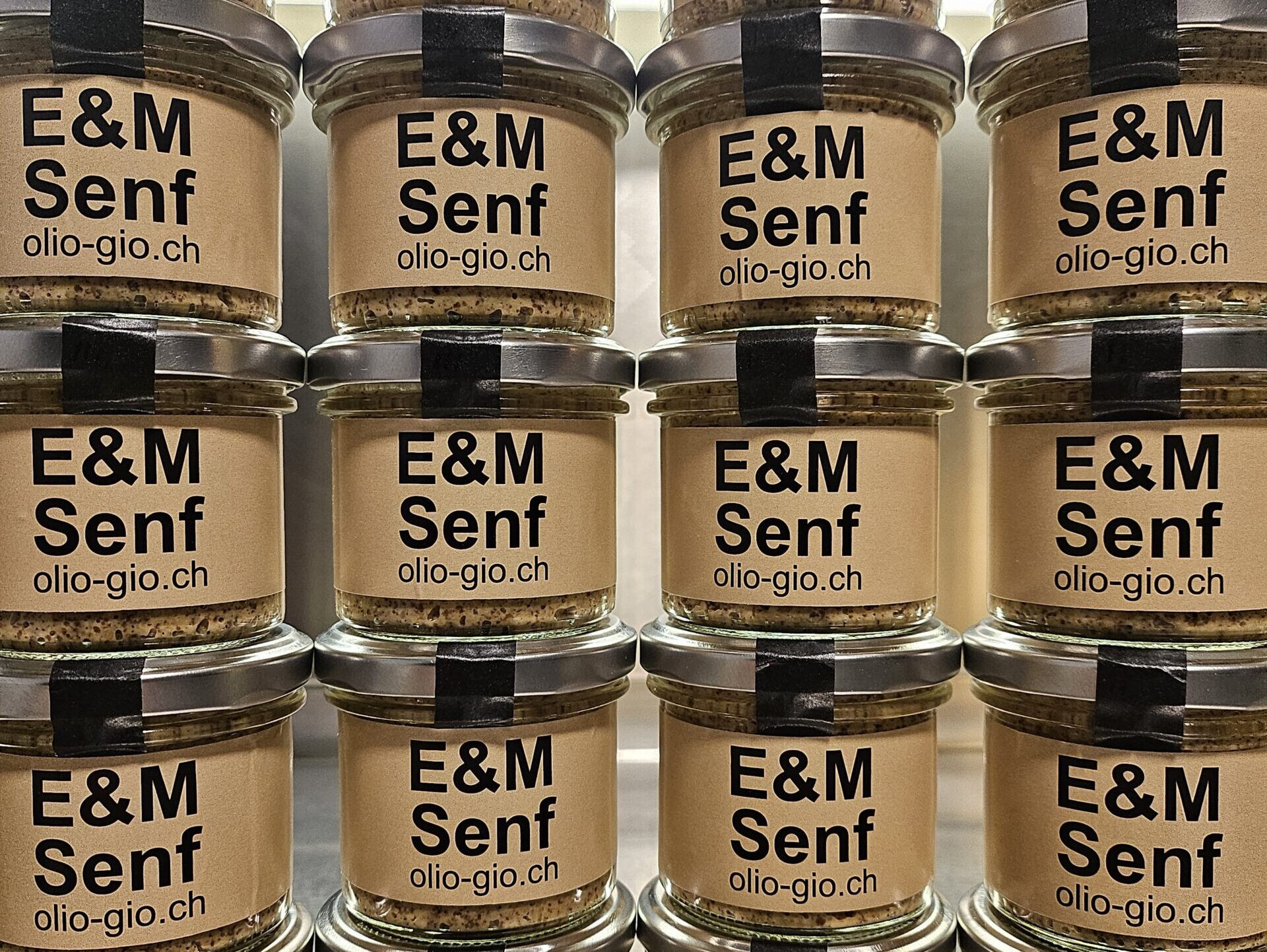 E&M Senf wall